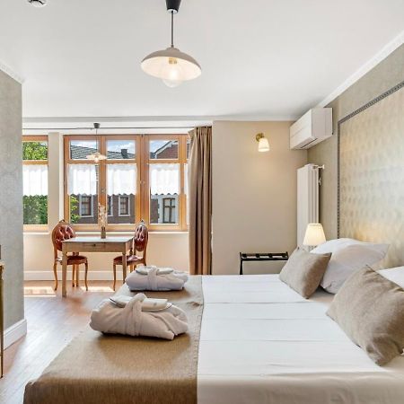 Cafe Rene Borgloon Bed & Breakfast Екстериор снимка