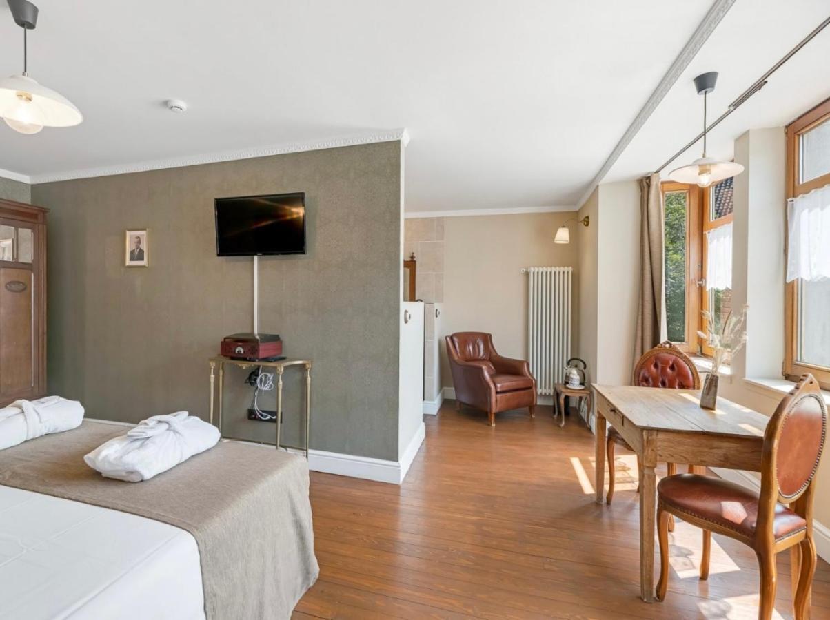 Cafe Rene Borgloon Bed & Breakfast Екстериор снимка
