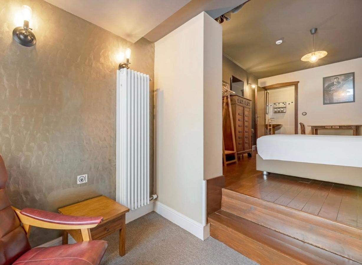 Cafe Rene Borgloon Bed & Breakfast Екстериор снимка