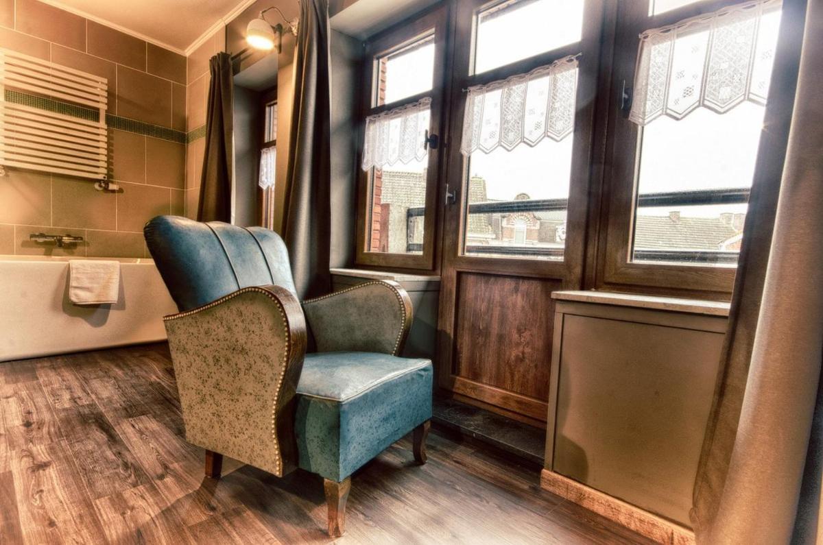 Cafe Rene Borgloon Bed & Breakfast Екстериор снимка